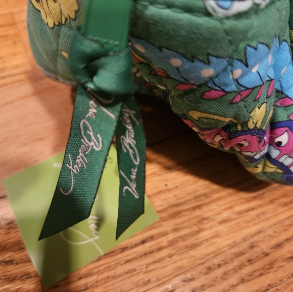 Vera Bradley, beautiful purse NWT, is very colorful, as seen in pics - Picture 5 of 7